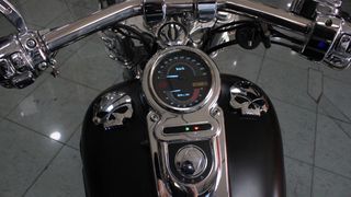 Harley Davidson DYNA FAT BOB 2009 Willie G™ Skull Collection-thumb-17