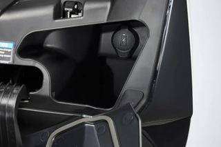 Kymco 2026 AK 575 PREMIUM-thumb-18