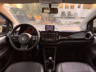Volkswagen Up 2014-thumb-4
