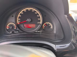 Volkswagen Up 2014-thumb-6