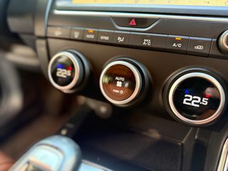 Jaguar E-Pace 2020 R-Dynamic S AWD-thumb-38