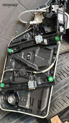 Mercedes w176 a class εμπρος δεξια γνησιος γρυλλος μαζι με την βαση και το εξωτερικο χερουλι