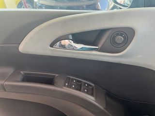 Opel Meriva 2011 COSMO 1.4 TURBO ECOTEC 140 HP MT6-thumb-14