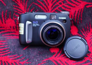 CASIO QV-5700 Made in Japan. ψηφιακη Φωτογραφική Μηχανή.  ΑΧΡΗΣΙΜΟΠΟΙΗΤΗ!!!