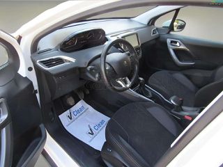Peugeot 2008 2016 1.2cc-PURETECH-thumb-9