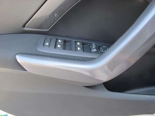 Peugeot 2008 2016 1.2cc-PURETECH-thumb-17