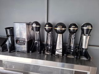 Φραπιέρες Φραπεδιέρες , μίξερ και άλλων ροφημάτων , λειτουργούν αθόρυβα και σωστά