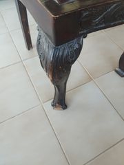 Καρέκλες με λιονταρίσια πόδια