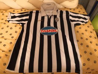 Σετ Juventus μεταχειρισμένο, μπλούζα XXL με λεκέ, καπέλο, κασκόλ, φουλάρι διπλής όψης  (δίνονται όλα μαζί πακέτο)