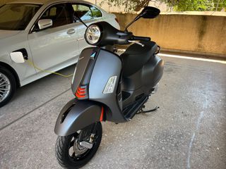 Piaggio Vespa GTS 300 2023 super sport Grigio travolgente matt