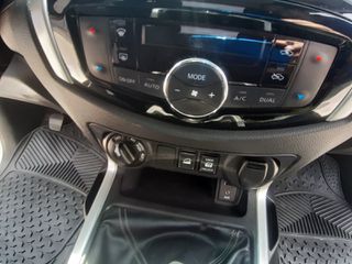 Nissan Navara 2019-thumb-22