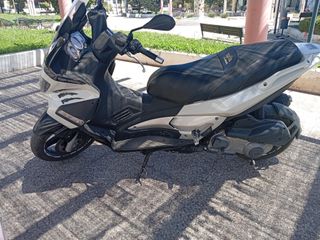 Aprilia SR MAX 300 2011