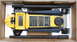 Γρυλος αυτοκινητου 5 τονων χαμηλου προφιλ με διπλες τρομπες , ελαχιστο υψος 100mm , μεγιστο υψος ανυψοσης 533 mm ,τιμη 190 ευρω