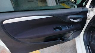 Abarth Punto Evo 2012-thumb-14