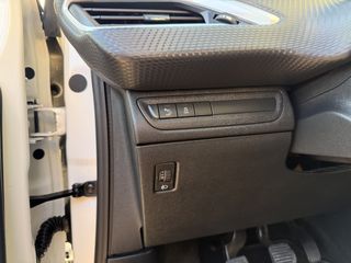 Peugeot 208 2016 1.2 PURETECH 82 STYLE-thumb-12