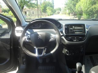 Peugeot 208 2016-thumb-4