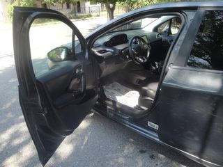 Peugeot 208 2016-thumb-17