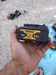 Dewalt παλμικο κατσαβίδι και δραπανοκατσαβιδο σε αριστη κατασταση και λειτουργικα,μπαταριες γνησιες 4ah και φορτιστης γνησιος
