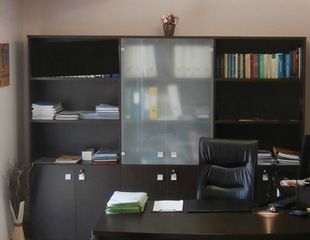 ΒΙΒΛΙΟΘΗΚΗ ΜΕ ΝΤΟΥΛΑΠΙΑ - ΞΥΛΙΝΗ ΜΕ ΓΥΑΛΙΝΕΣ ΠΟΡΤΕΣ (3 ΚΟΜΜΑΤΙΑ ΠΟΥ ΣΥΝΔΕΟΝΤΑΙ)