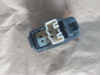 Toyota Rav4 Διακοπτης Τζαμιου πισω δεξι  03