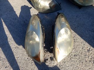 Φανάρια εμπρός nissan note 2010 70 euro το ένα