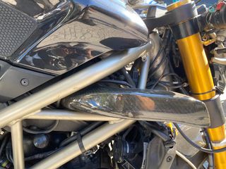 Ducati Streetfighter 2010 1098-thumb-23