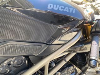 Ducati Streetfighter 2010 1098-thumb-5