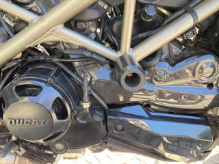 Ducati Streetfighter 2010 1098-thumb-21