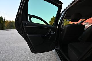 Dacia Duster 2011-thumb-19