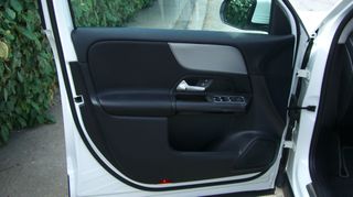 Mercedes-Benz GLB 180 2022-thumb-17