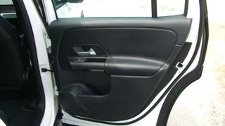 Mercedes-Benz GLB 180 2022-thumb-19