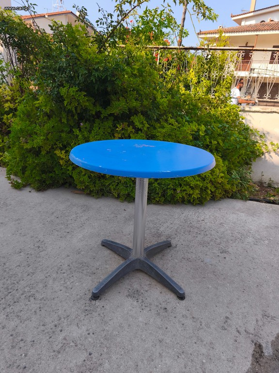 Τραπέζια στρογγυλα καφετέριας