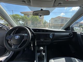 Toyota Auris 2017-thumb-9