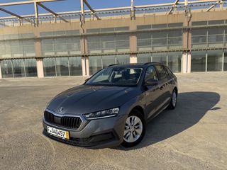 Skoda Octavia 2022 2.0 DSG AMBIENTE