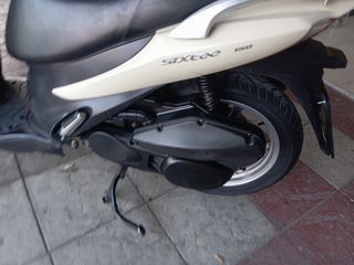 Suzuki Sixteen 2011-thumb-2