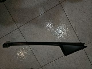 Απο nissan qashqai j11 μεταχειρισμένη μεταλλική βάση με τριγωνακι απο πισω δεξια παράθυρο