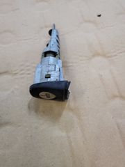 αφαλος πόρτας αριστερής από SEAT IBIZA χρονολογία 2008 έως 2015 τιμή 40€ + ΦΠΑ αποστολή σε όλη την Ελλάδα