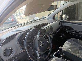 Toyota Yaris 2016-thumb-6