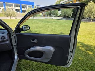 Nissan Micra 2004-thumb-12