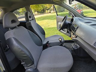 Nissan Micra 2004-thumb-17