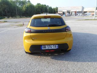 Peugeot 208 2021-thumb-2