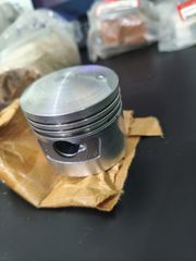 Γνήσια Πιστόνια καινούργια Honda CB 750 four