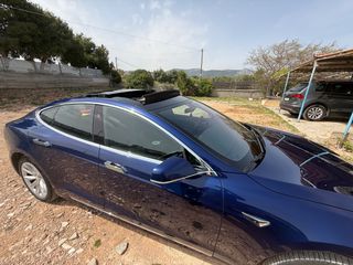 Tesla Model S 2019-thumb-9