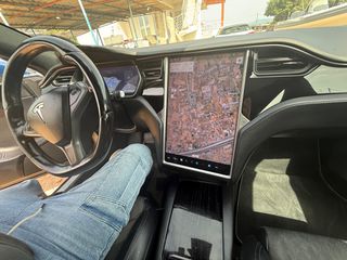 Tesla Model S 2019-thumb-13