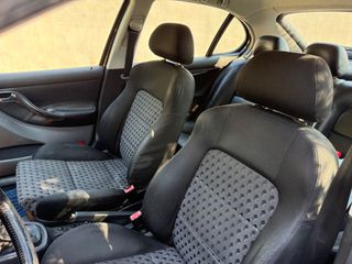 Seat Leon 2004 1.6 16V-thumb-9