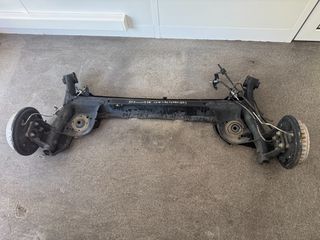 ΑΞΟΝΑΣ ΠΙΣΩ RENAULT CLIO  ΜΕ ΤΑΜΠΟΥΡΑ ABS 2019-2024