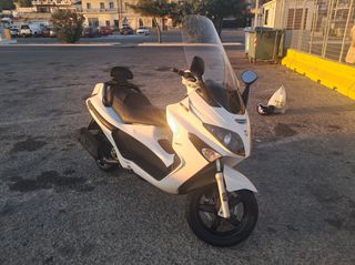 Piaggio XEvo 250 2014-thumb-2