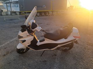 Piaggio XEvo 250 2014-thumb-4