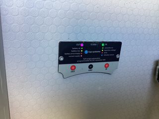 Κλούβα Ford 2017 Custom ΠΩΛΟΥΝΤΑΙ ΜΟΝΟ ΤΑ ΡΑΦΙΑ ΜΕ INVERTER-thumb-8