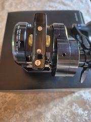 Daiwa saltiga 300h Δεξί 2025-thumb-2